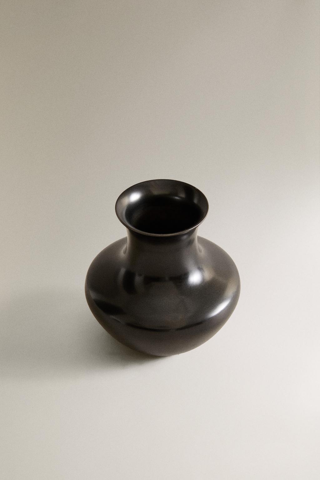 Малая латунная ваза petit brass vessel pod i colin king