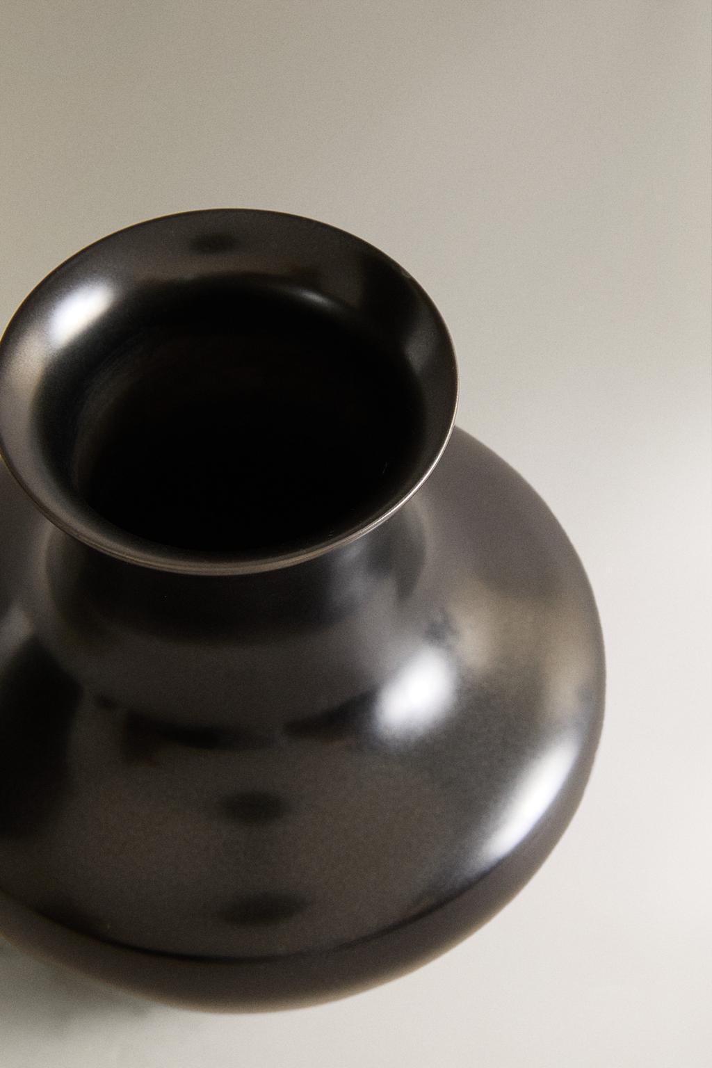 Малая латунная ваза petit brass vessel pod i colin king