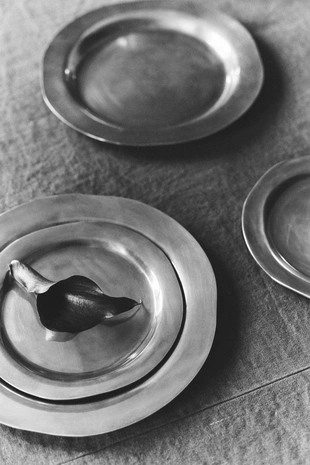 Декоративное латунное блюдце petit brass plate i colin king- Заказать в России