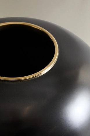 Ваза из луженого латуни в форме сферы i колин кинг- Заказать в России