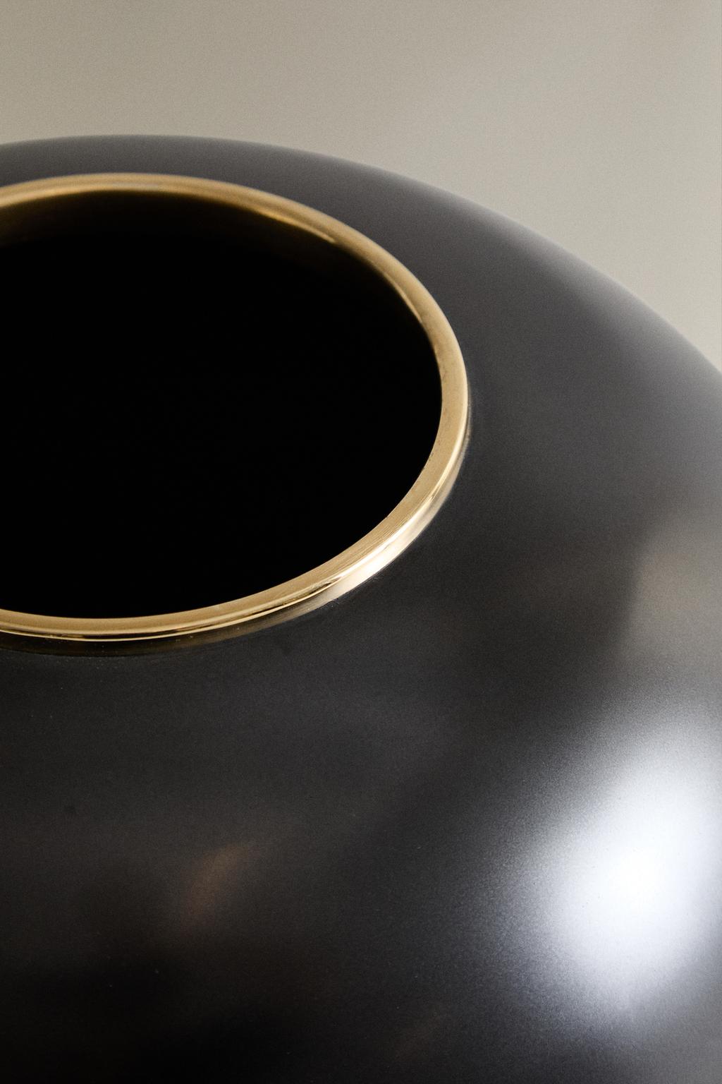 Ваза из луженого латуни в форме сферы i колин кинг