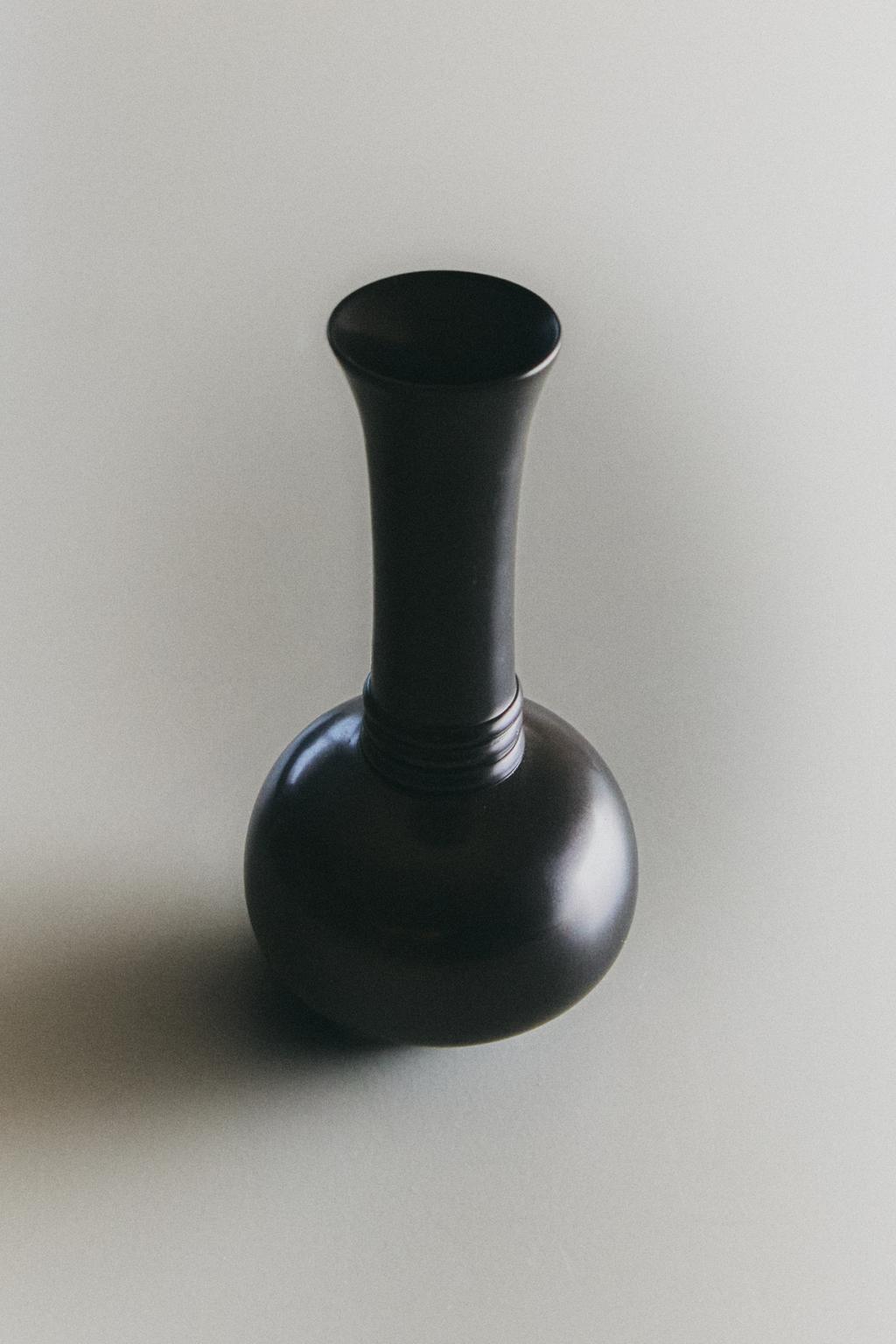 Маленькая ваза из латуни petit brass vessel flare i colin king