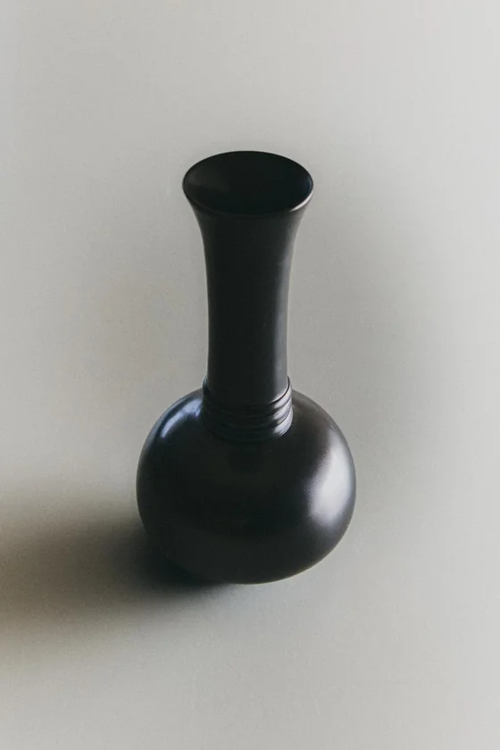 Маленькая ваза из латуни petit brass vessel flare i colin king