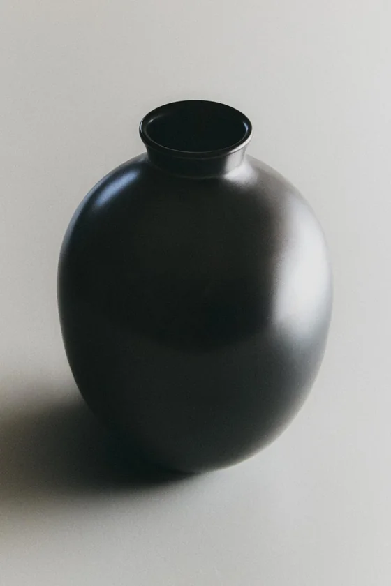 Маленькая латунная ваза petit brass vessel orb i colin king