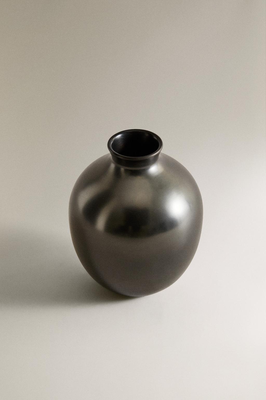 Маленькая латунная ваза petit brass vessel orb i colin king