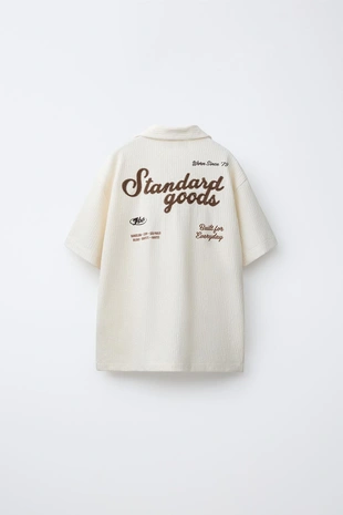 Рубашка из рельефной ткани с надписью- Заказать в России