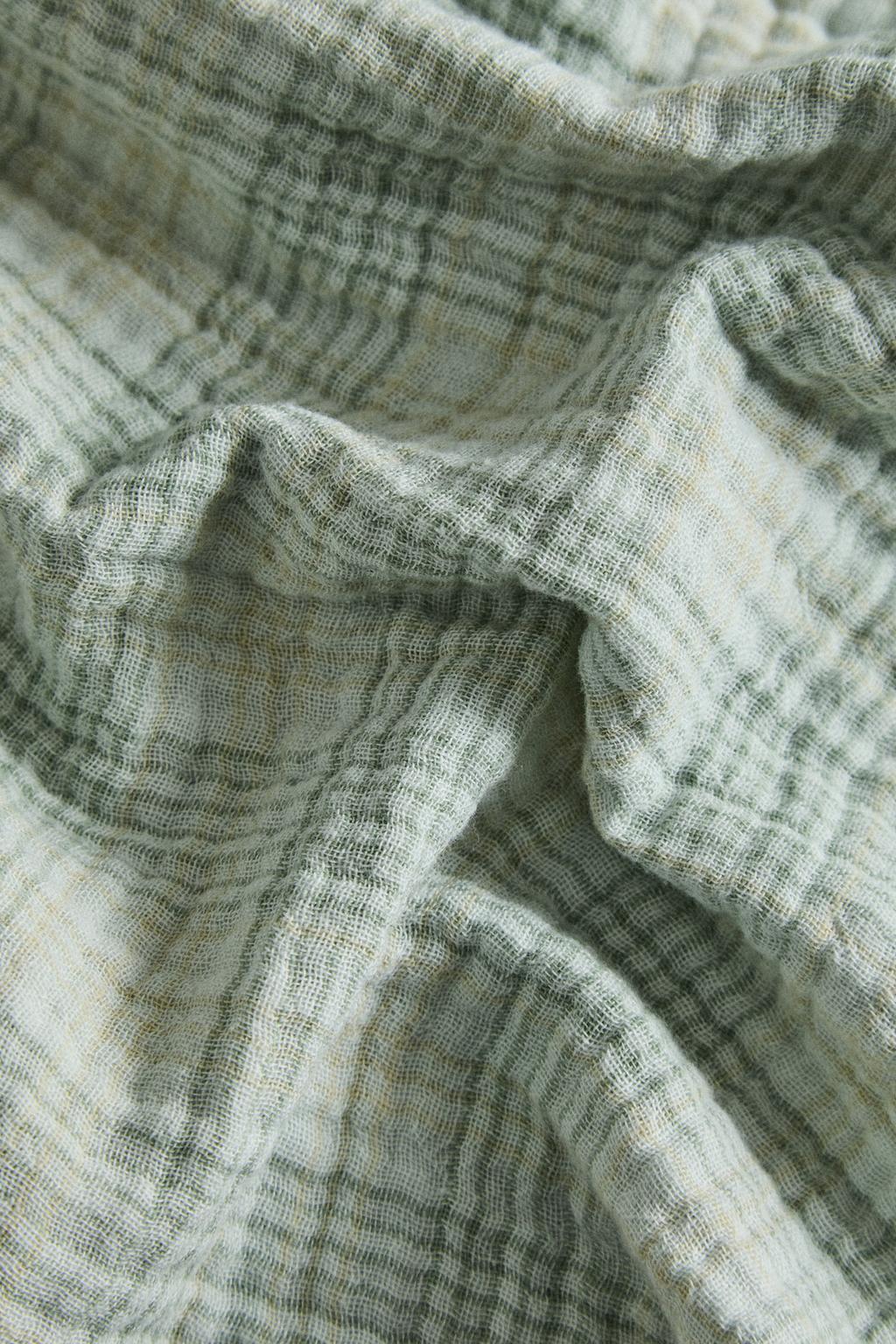 Плед из муслина в клетку