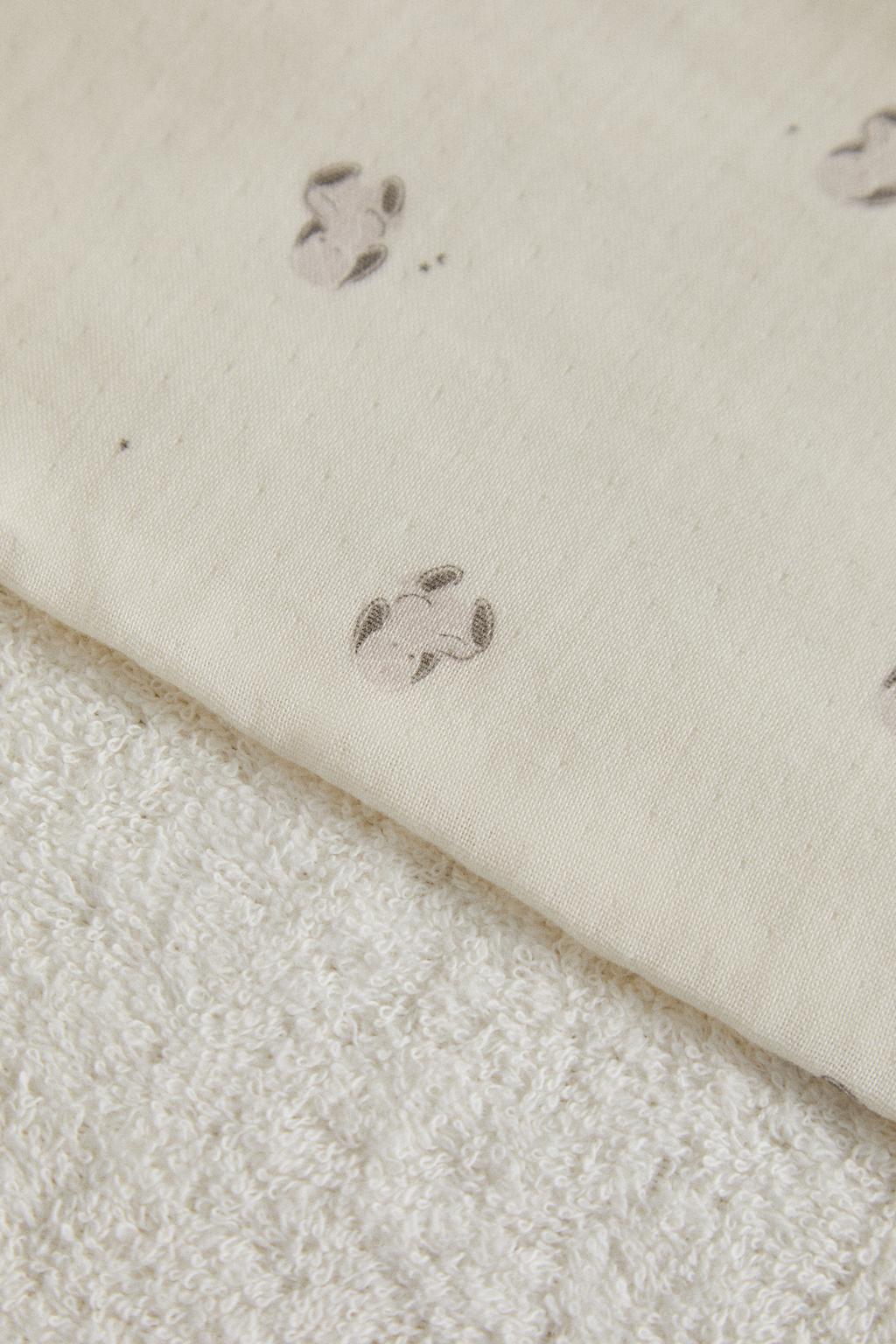 Детское полотенце для ванны с зайчиком