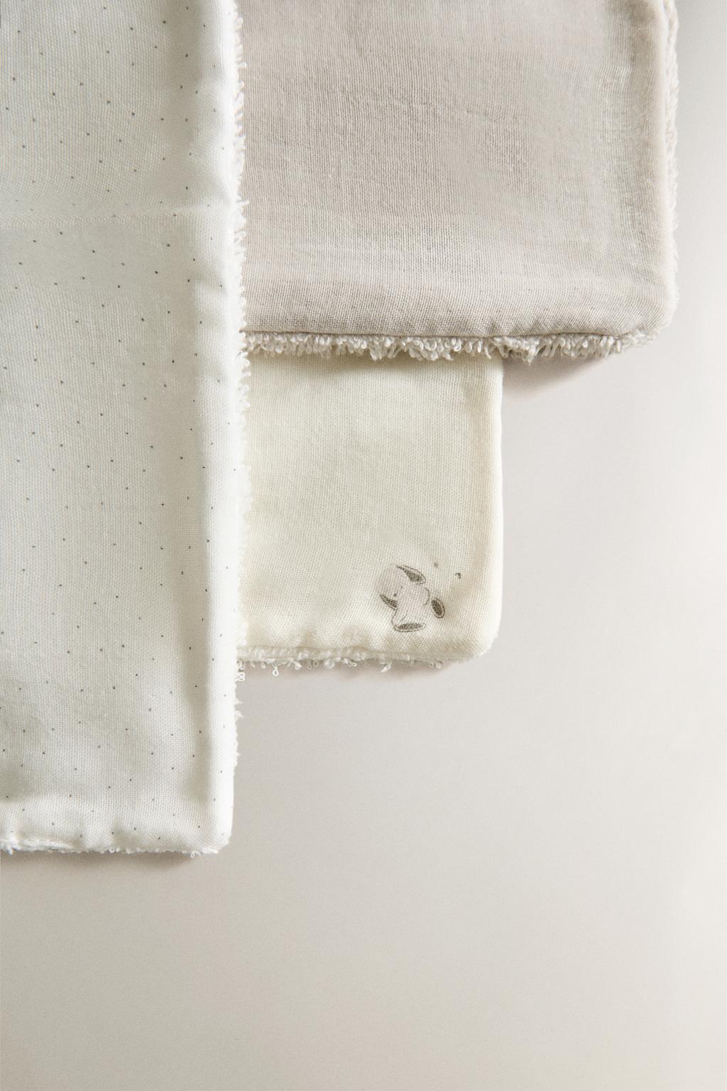 Набор маленьких детских полотенец с зайчиками (3 штуки)