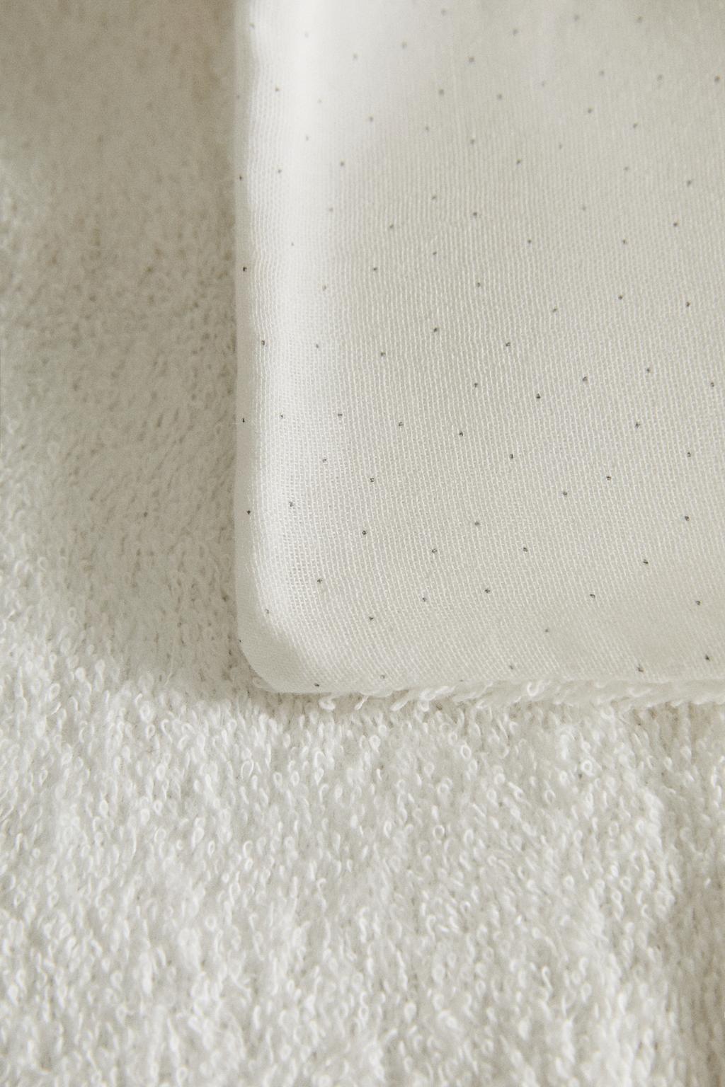 Набор маленьких детских полотенец с зайчиками (3 штуки)