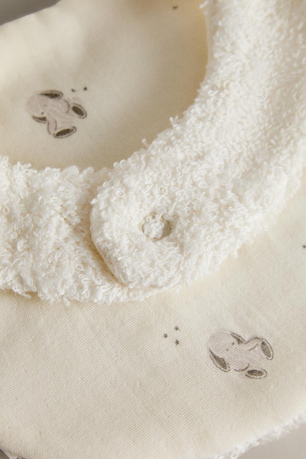 Слюнявчик для младенцев с зайчиком