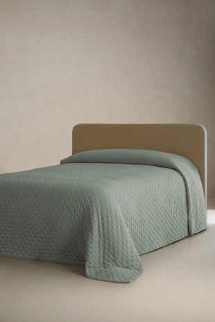 Стежковое одеяло с точками