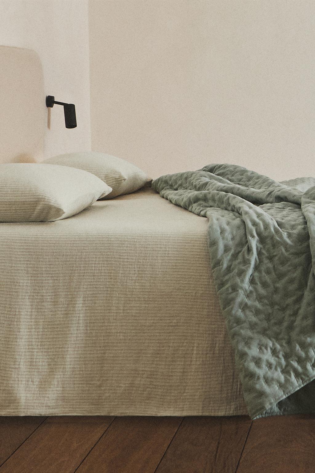 Стежковое одеяло с точками