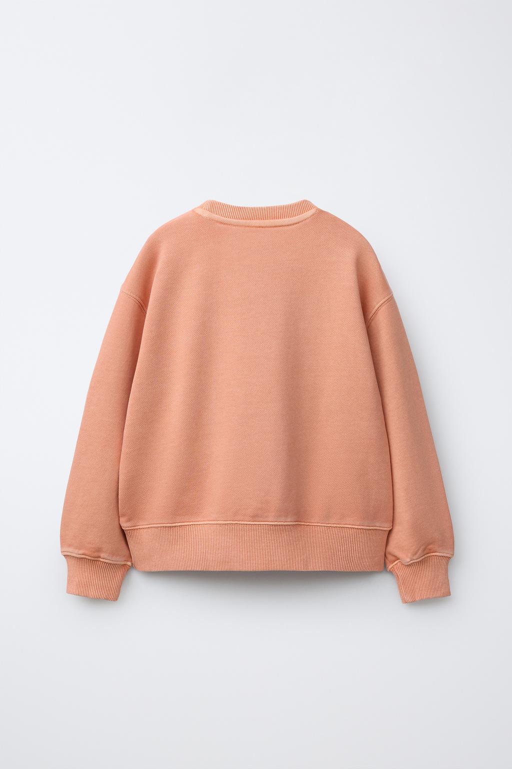 ОДНОТОННАЯ ТОЛСТОВКА ИЗ КРАШЕНОЙ ТКАНИ