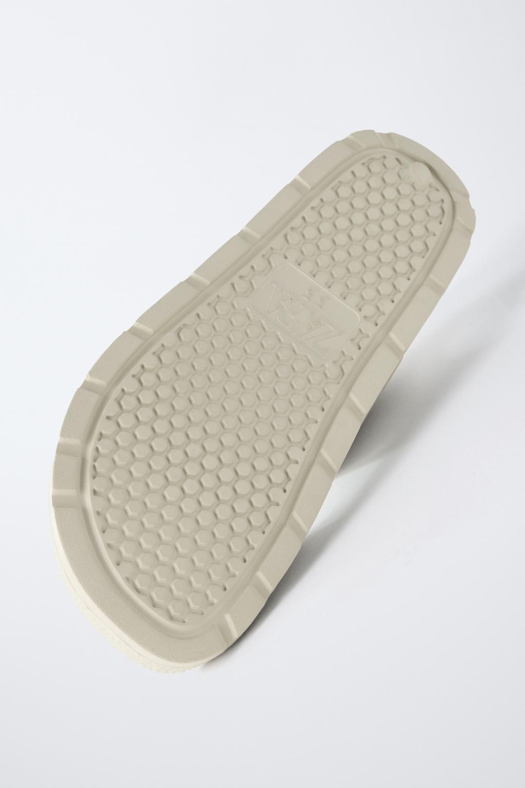 РЕЗИНОВЫЕ САНДАЛИИ С ПРЯЖКАМИ