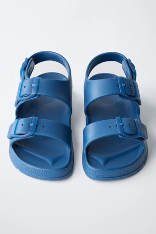 Резиновые сандалии с пряжками