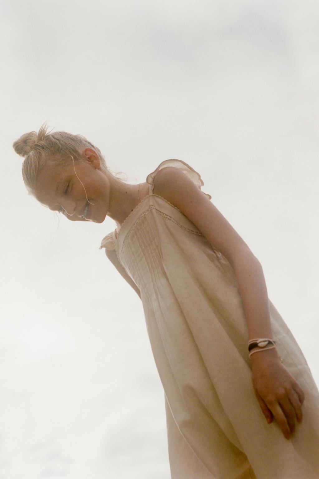 ДЛИННЫЙ КОМБИНЕЗОН ИЗ ЛЬНА С КРУЖЕВОМ