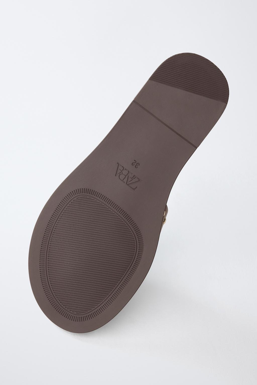 САНДАЛИИ С ЗАКЛЕПКАМИ