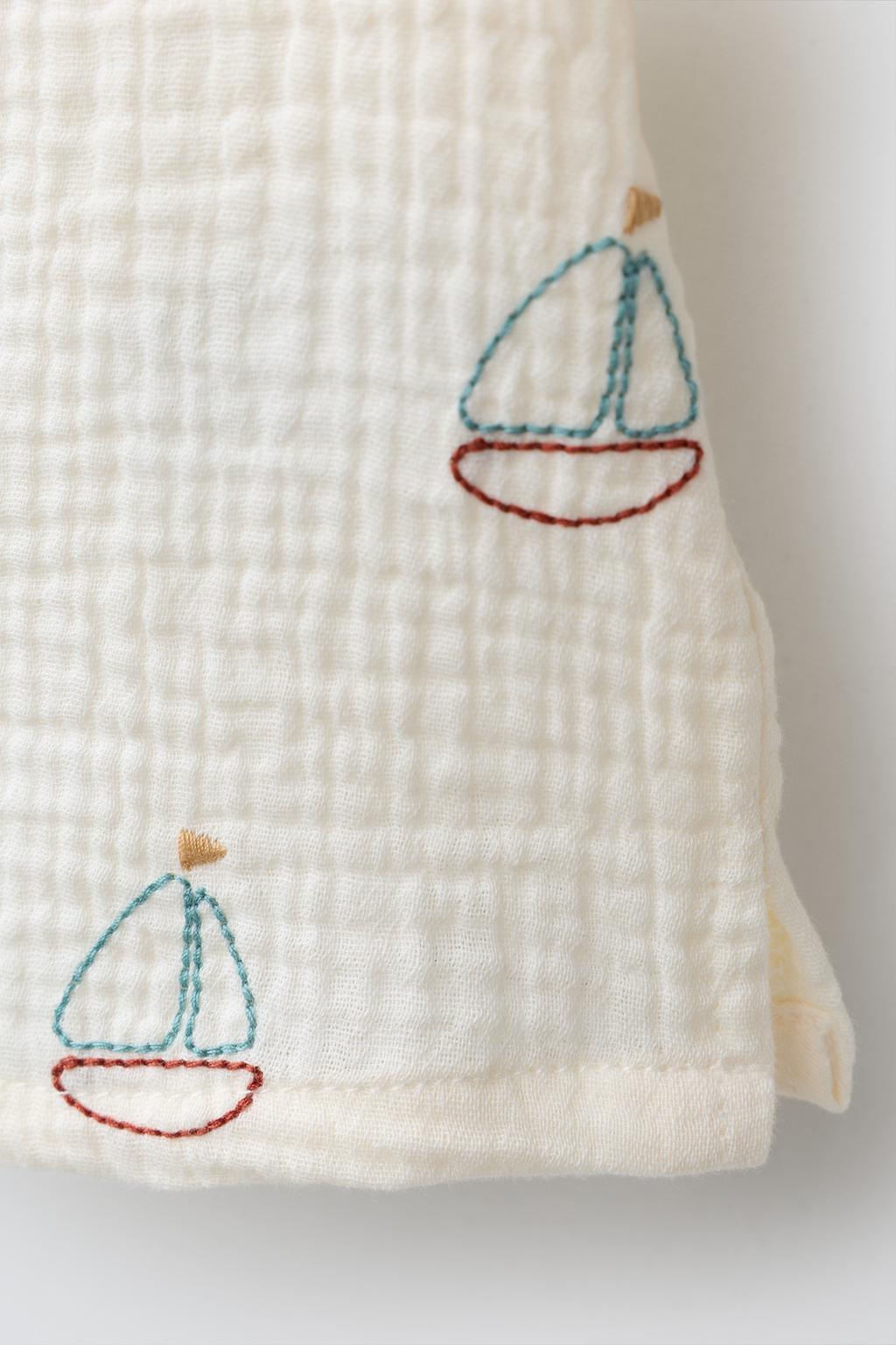 РУБАШКА С ФАКТУРОЙ И ПРИНТОМ «ЛОДОЧКИ»