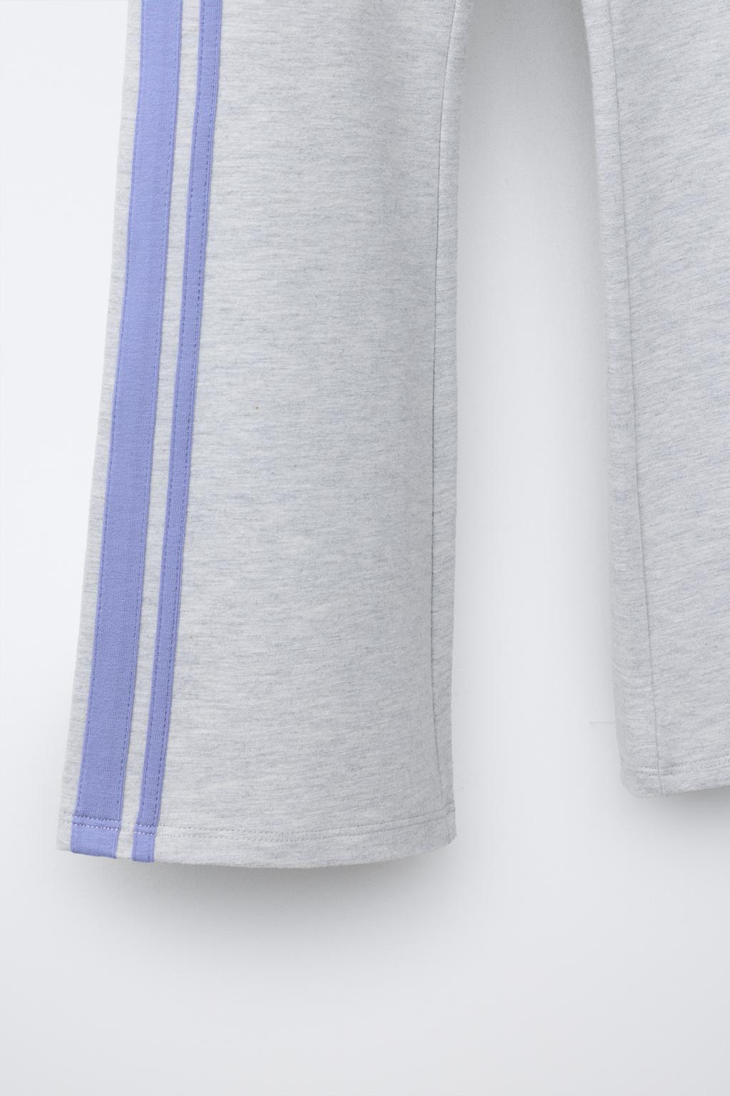 РАСКЛЕШЕННЫЕ ЛЕГИНСЫ С ЛАМПАСАМИ