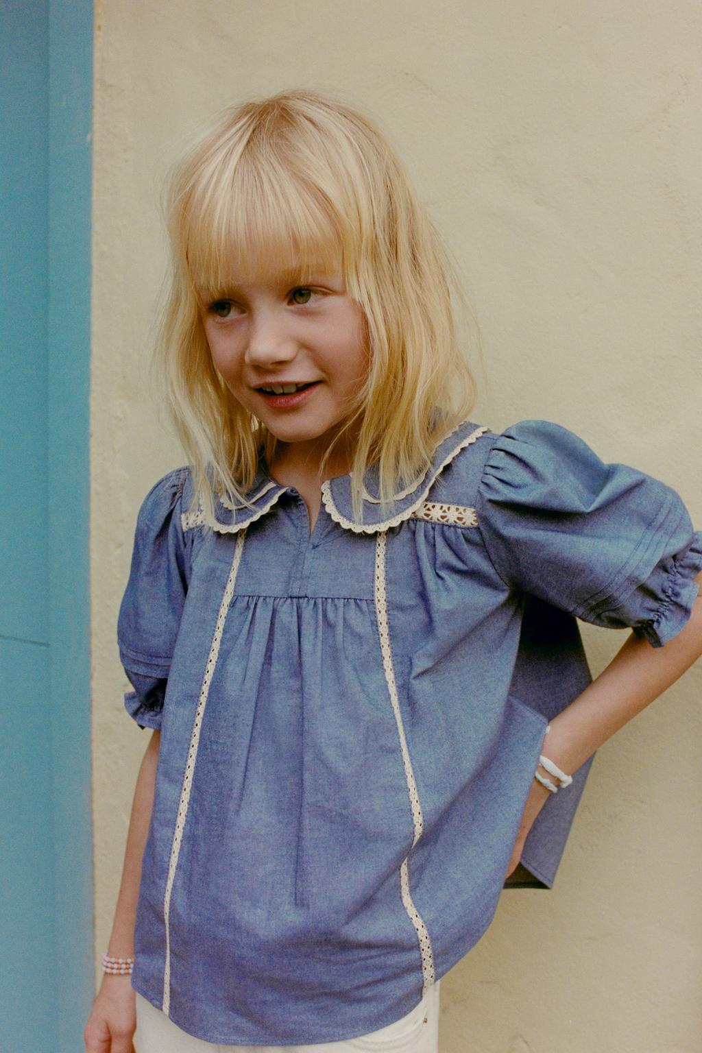 БЛУЗА С КОНТРАСТНЫМ КРУЖЕВОМ