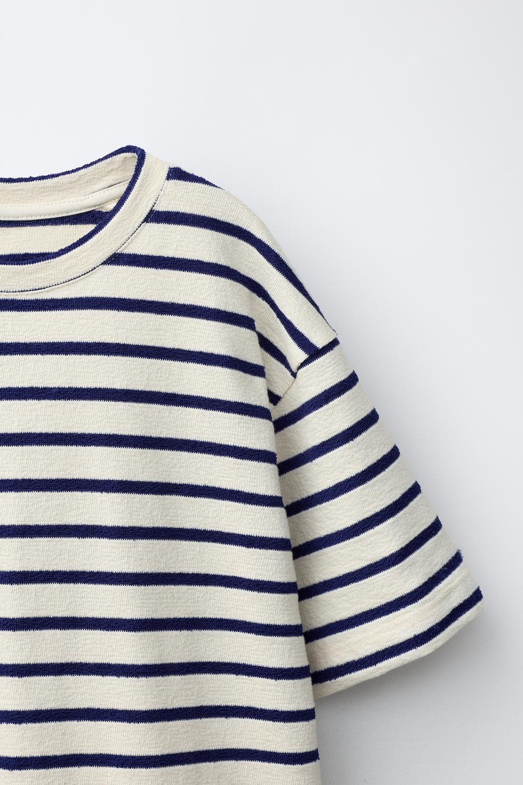 КОМПЛЕКТ ИЗ ФУТБОЛКИ И ШОРТОВ В ПОЛОСКУ