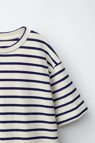 Комплект из футболки и шортов в полоску- Заказать в России