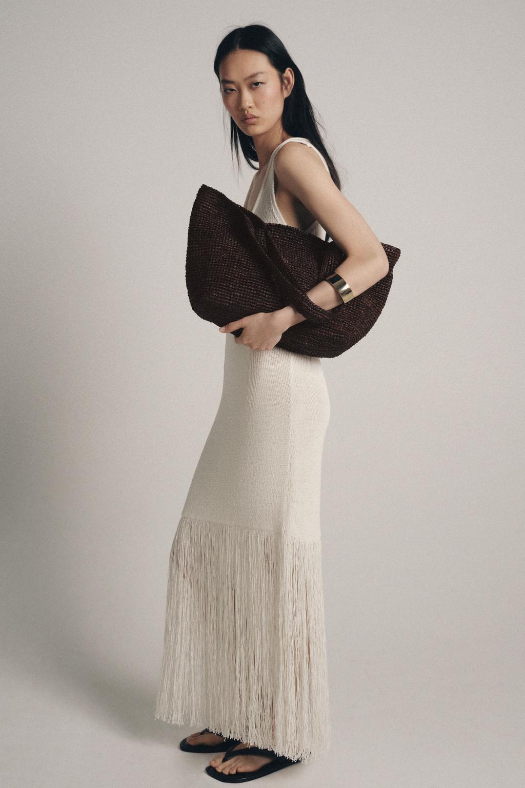 ТРИКОТАЖНОЕ ПЛАТЬЕ С БАХРОМОЙ