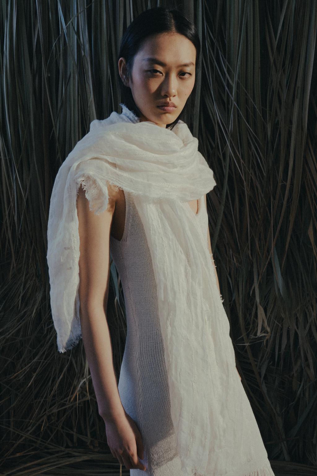 ТРИКОТАЖНОЕ ПЛАТЬЕ С БАХРОМОЙ