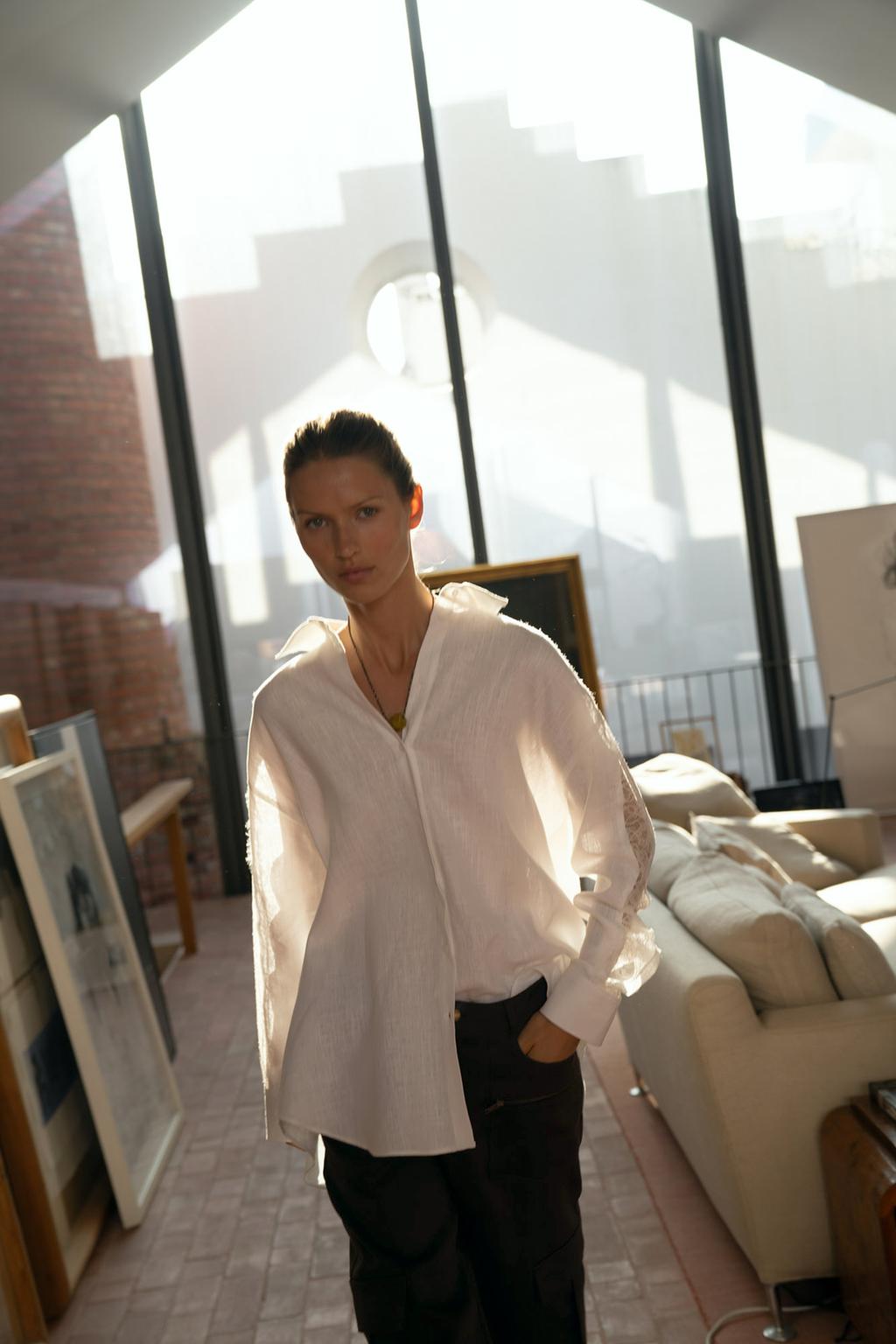 РУБАШКА ОВЕРСАЙЗ ИЗ ЛЬНА С КРУЖЕВОМ