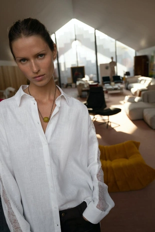 Рубашка оверсайз из льна с кружевом- Заказать в России