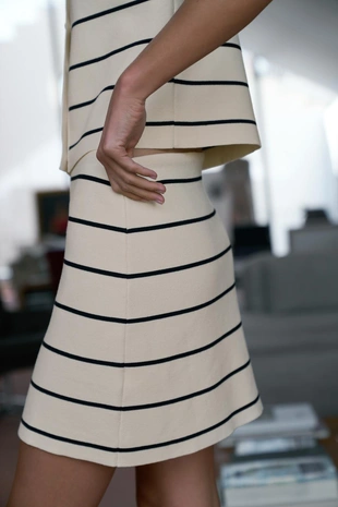 Трикотажная мини-юбка в полоску- Заказать в России