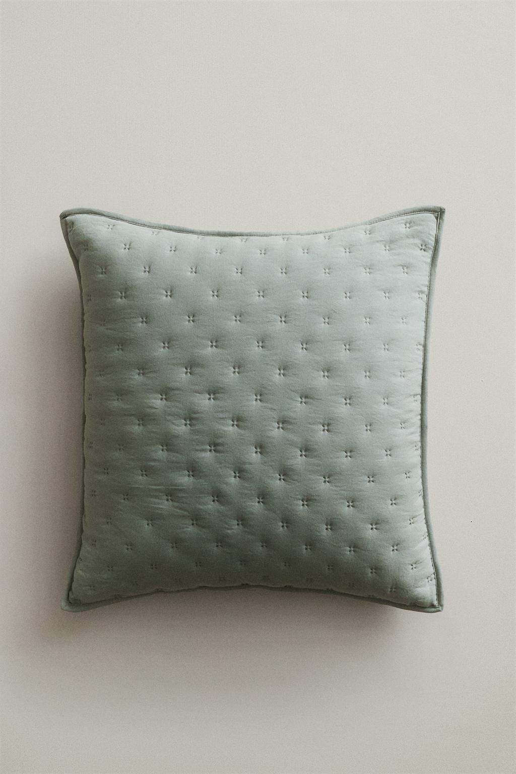 Стеганая наволочка с точками