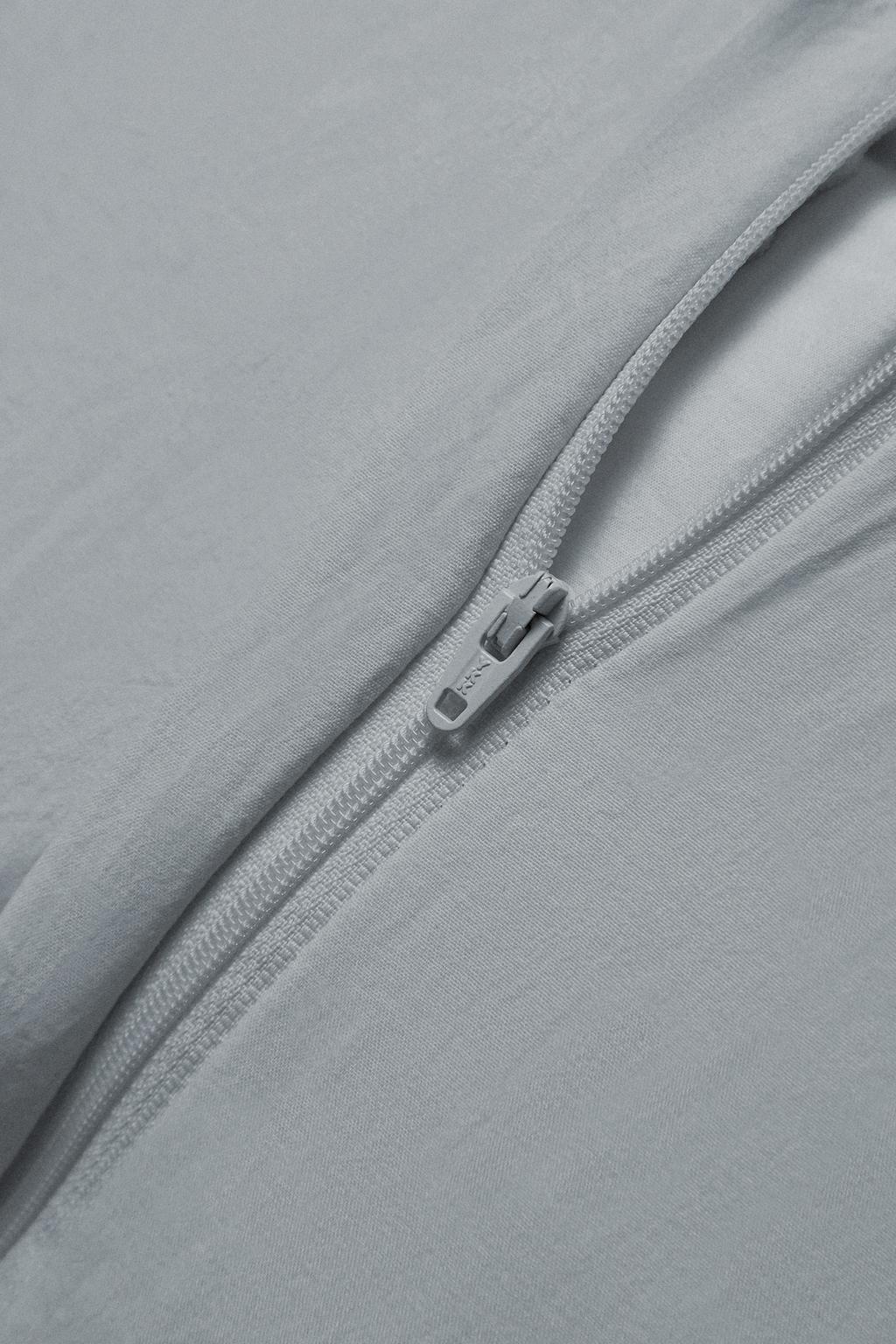 Простынь с узором из точек