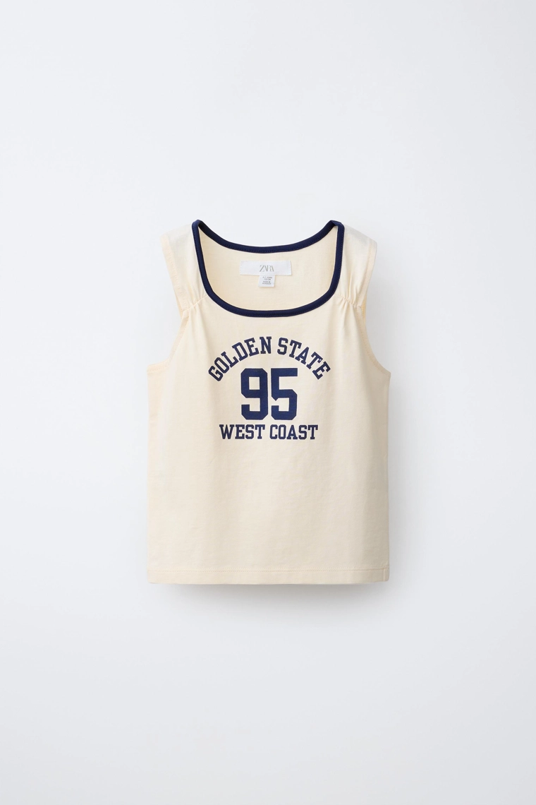 Футболка с лозунгом и контрастным кантом