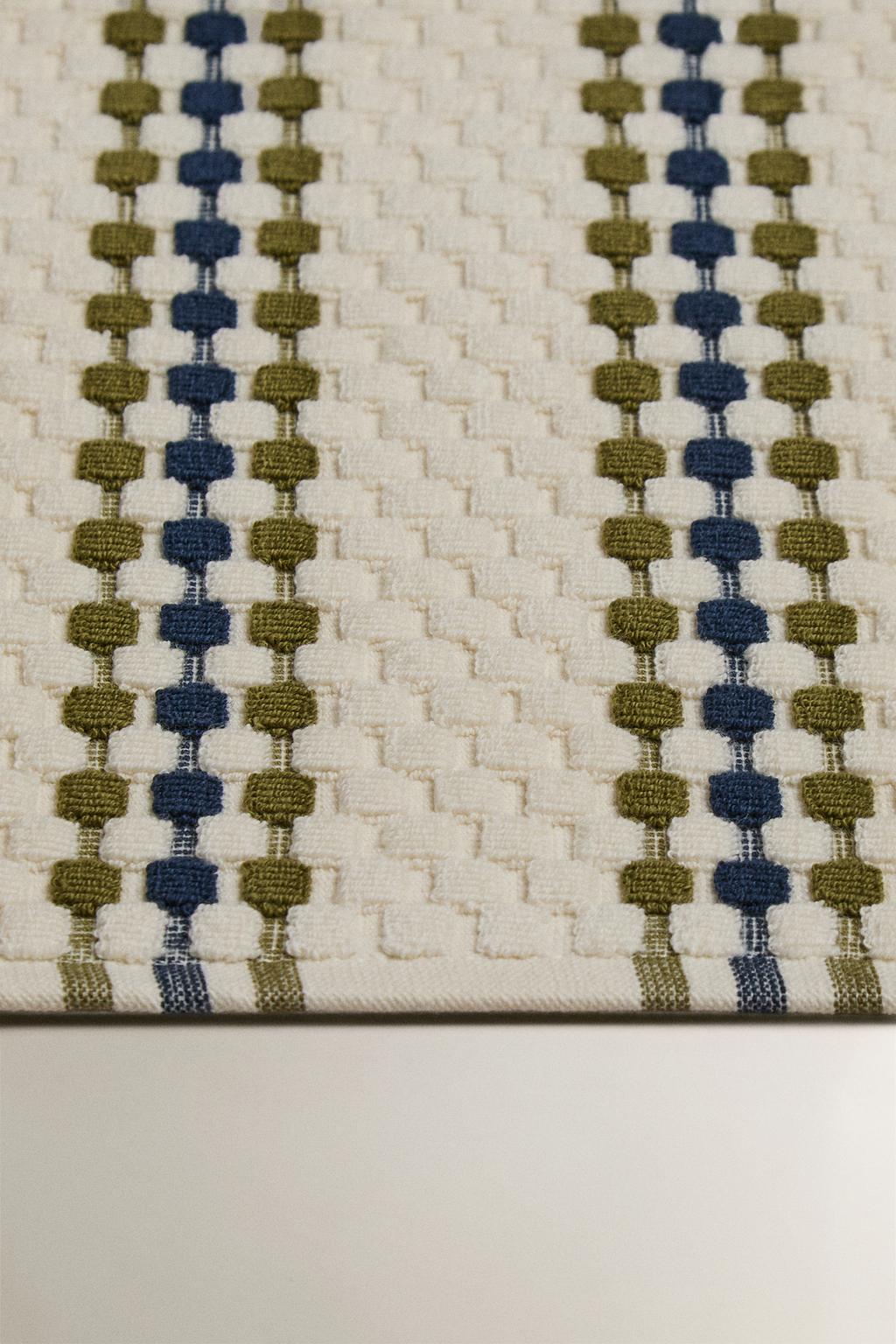 Велюровый коврик для ванной с геометрическим узором