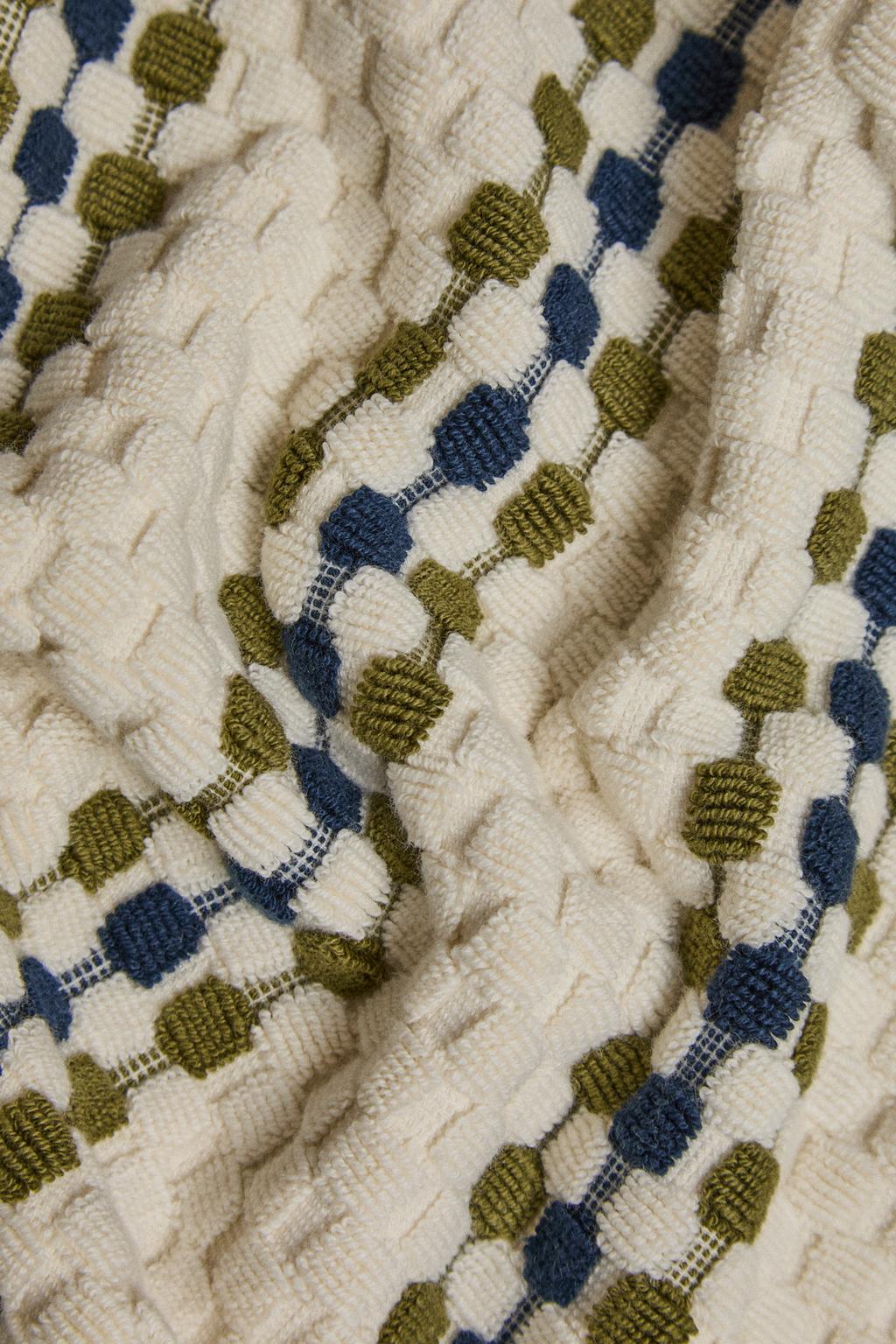 Велюровый коврик для ванной с геометрическим узором