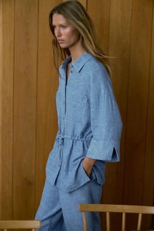 Брюки с широкими штанинами и защипами из смесового льна- Заказать в России