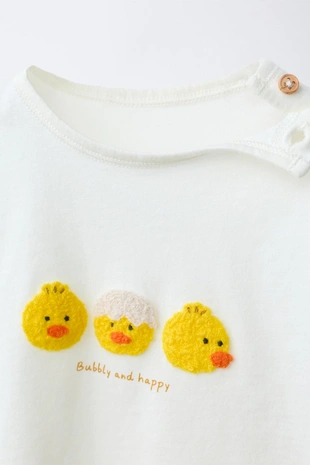 Футболка с вышитыми цыплятами- Заказать в России
