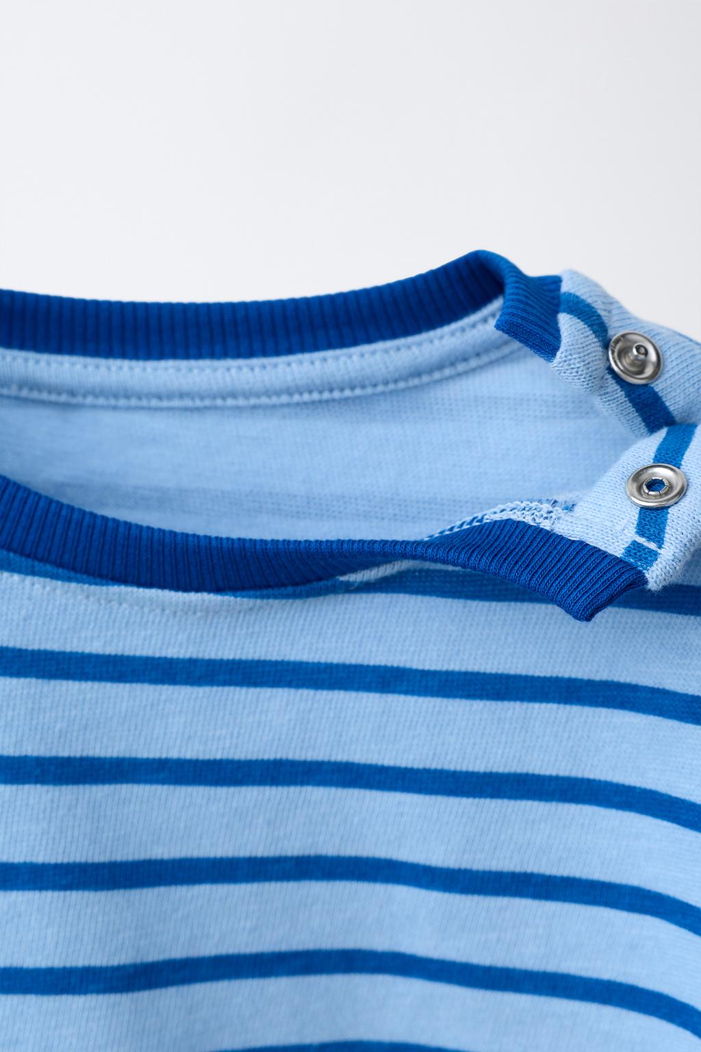 КОМПЛЕКТ ИЗ ФУТБОЛКИ И БЛУМЕРОВ В ПОЛОСКУ