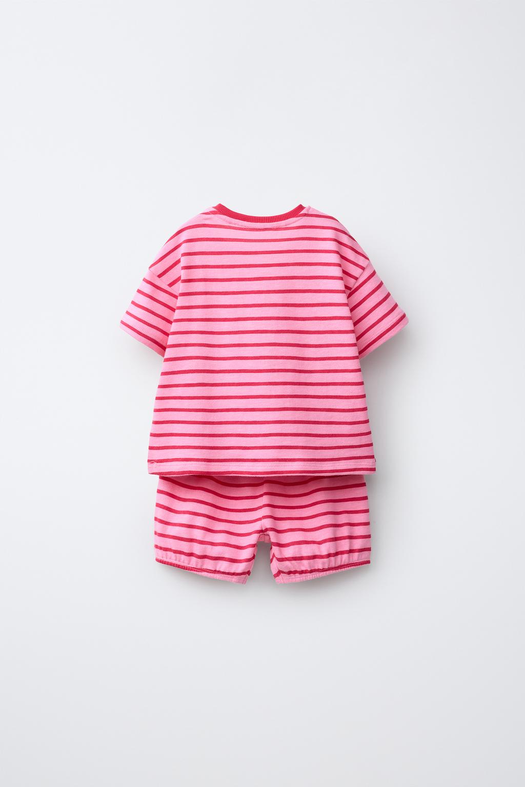 КОМПЛЕКТ ИЗ ФУТБОЛКИ И БЛУМЕРОВ В ПОЛОСКУ