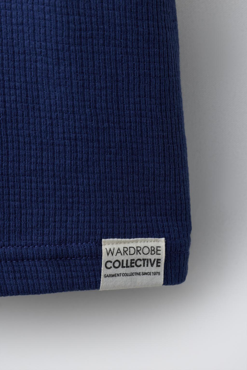 КОМПЛЕКТ ИЗ ФУТБОЛКИ И ШОРТОВ ВАФЕЛЬНОГО ПЛЕТЕНИЯ С НАШИВКОЙ