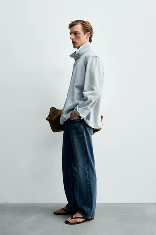 Джинсовая рубашка Relaxed Fit с эффектом потертости- Заказать в России