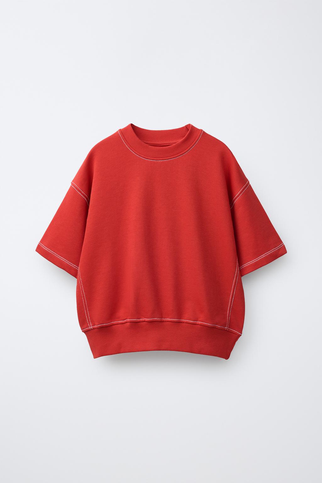 КОМПЛЕКТ ИЗ ФУТБОЛКИ И ШОРТОВ ИЗ ФУТЕРА С ОТДЕЛОЧНОЙ СТРОЧКОЙ