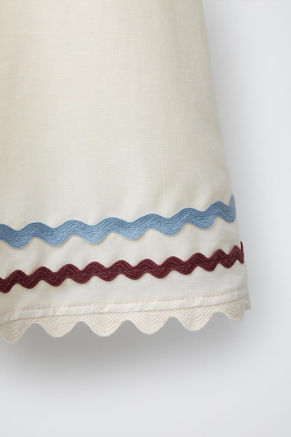 ПЛАТЬЕ ИЗО ЛЬНА С КОНТРАСТНОЙ ВОЛНИСТОЙ ОТДЕЛКОЙ