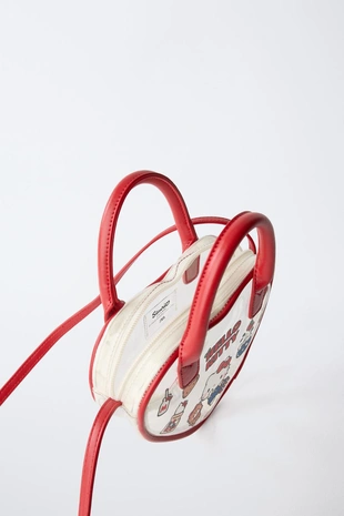 Сумка с плечевым ремнем в форме сердца Hello Kitty © Sanrio- Заказать в России