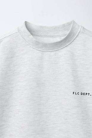 Толстовка с короткими рукавами и рельефной надписью