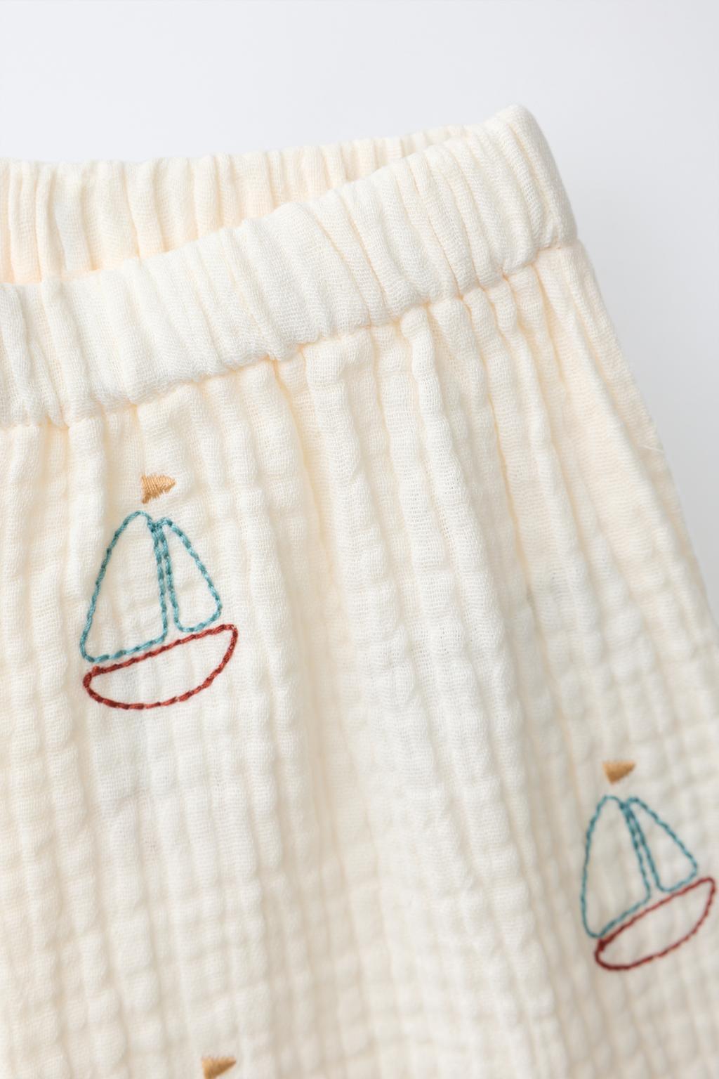 ШОРТЫ С ТЕКСТУРОЙ И ПРИНТОМ «ЛОДКИ»