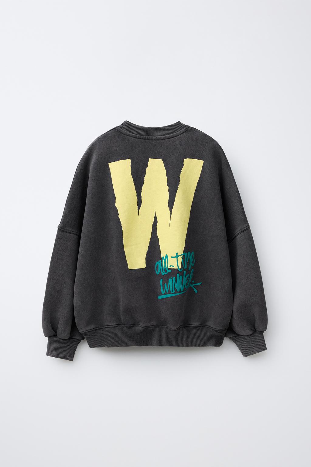 ФУТБОЛКА С ЭФФЕКТОМ ПОТЕРТОСТИ И НАДПИСЬЮ