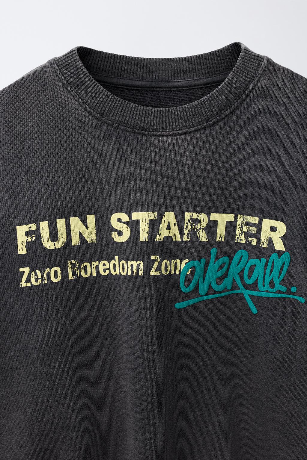 ФУТБОЛКА С ЭФФЕКТОМ ПОТЕРТОСТИ И НАДПИСЬЮ